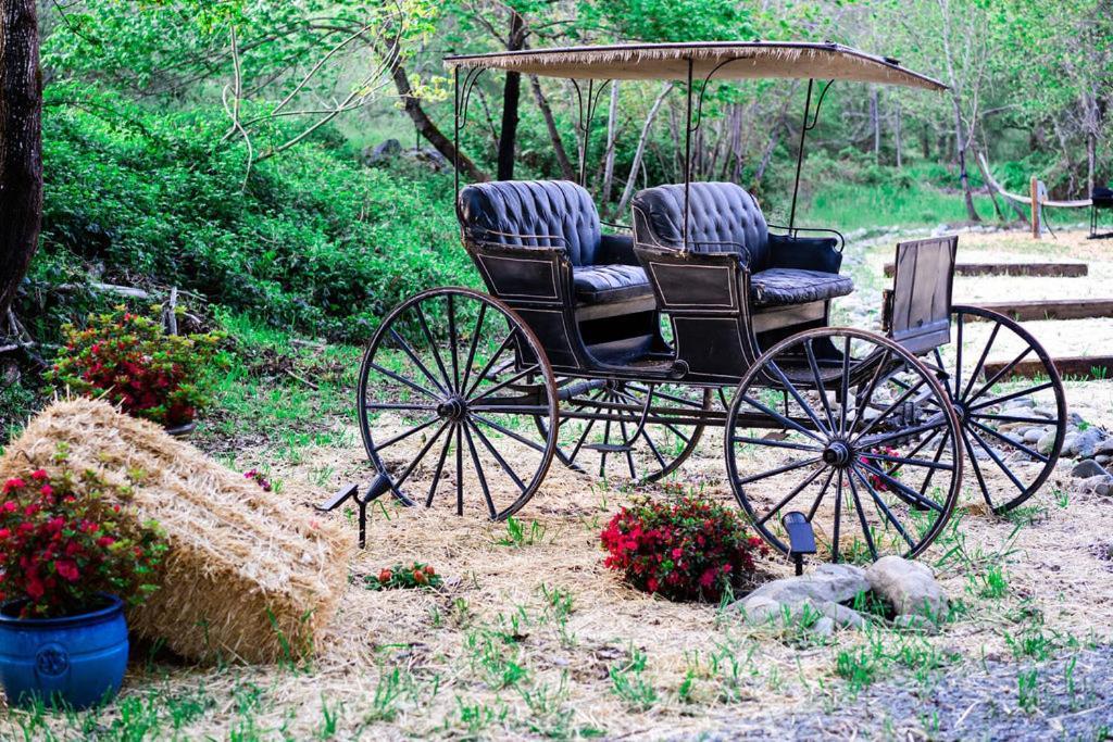 Cozy Wild West Covered Wagon Next To River 格兰茨帕斯 外观 照片